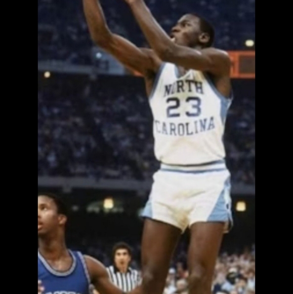 MICHAEL JORDAN 1982 UNC WINNING SHOT AGAINST GEORGETOWN 8.5x11 GLOSSY POSTER! - Picture 3 of 5
